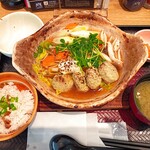 大戸屋 - 黒しょうがと鶏つくねの和風土鍋 950円(税込・ご飯少な目で20円引き)