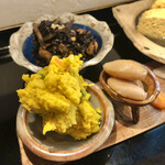 Hachiouji Shokudou Hibi - 出汁巻き卵定食のおかず
      ・五目ひじき煮
      ・かぼちゃサラダ
      ・煮豆