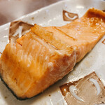 楠 - 大きな鮭、お魚は割と人気ですぐ無くなりますよ！