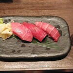 まぐろ亭 - ●中トロ入り握り３貫