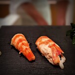 たかおか - 毎回圧巻の大きさ、竹岡の天然車海老。一口では無理な大きさ。