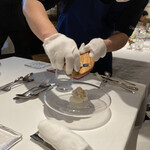 ウシマル - イタリアアルバ産白トリュフをすりすり