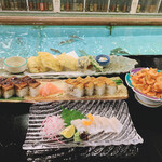 天勝 - 奥からアナゴの天ぷら、アナゴの棒寿司、地川海老のから揚げ、アナゴの刺身です。