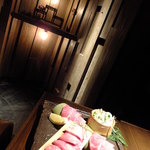 個室和食 紅炉庵 - 店内：和風個室でしっとり＆厳選黒毛和牛の牛トロと牛タンの鉄板焼きしゃぶ（'12.12月より）