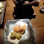 個室和食 紅炉庵 - 【揚物】 ふぐの塩糀あられ揚げ　牡蠣真丈の青紫蘇包み（'12.12月より）