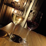 個室和食 紅炉庵 - 白ワイン（オズバルド・シャルドネ）580円／黒ワイン（シュヴァリエ・ファマエ）580円（'12.12月より）