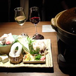 【鍋物】 とらふぐてっちり鍋：「とらふぐてっちり鍋」と「黒毛和牛トロと牛タンの鉄板焼き」コース：4500円（'12.12月より）