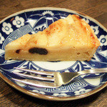 すみだ珈琲 - 紅玉とプラムのタルト(350円)