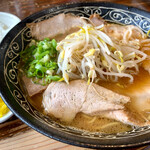 Jiroumen - チャーシュー麺(大) ごはん