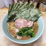 横浜ラーメン 武蔵家  志木店 - ラーメン650円麺硬め。海苔増し100円。