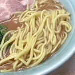 横浜ラーメン 武蔵家  志木店 - 酒井製麺の中細麵。
