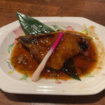 家庭的料理居酒屋 しろとくろ - 鰤の照り焼き