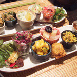 Umui - ちょいのみset(1300円)のやさいのさらのおかず2人前