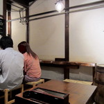 Nisiki Daiyasu - 店内奥、テーブル席にて（2012年5月）