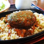 ユーモア - 鉄板ドライカレー・ハンバーグのせ