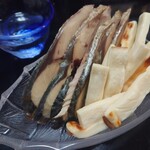 久世福商店 - 料理写真:こんがり焼いたチーズ&たら、さば節屋のさばスモーク