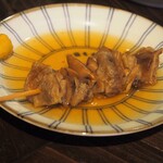 おでんとお蕎麦居酒屋 じんべえ - おでん牛スジ（250円）