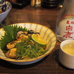 おでんとお蕎麦居酒屋 じんべえ - 生牡蠣ポン酢（690円）