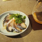 Yokobori - 炙り〆鯖 香草油淋ソース