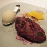 フロリレージュ - 焼き芋のデザート、芋焼酎のフランベで、ホワイトチョコレートのアイスクリームと2