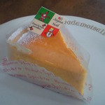 パティスリー スフェール - パンプキンチーズケーキ（320円）