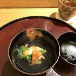 日本料理 太月 - 蟹真薯の椀。ばちこを添えた贅沢なお椀です。清汁とほぼ１００%蟹で作られた真薯が素晴らしかったです。