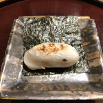 日本料理 太月 - カラスミ餅。焼き立てのお餅の中には、たっぷりのカラスミ。初めてこのお料理をいただきましたが、今年一番美味しかったものに決まりです。