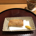 日本料理 太月 - 香箱蟹の春巻き。中にはほんのり味付けされた香箱蟹がたっぷりです。