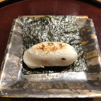 日本料理 太月 - カラスミ餅。焼き立てのお餅の中には、たっぷりのカラスミ。初めてこのお料理をいただきましたが、今年一番美味しかったものに決まりです。