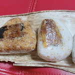 鰻花房 - お土産にお米とおにぎり四つ