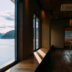 鮨割烹 海宮 - 2階のテーブル席です。(お席のご指定は承っておりません）