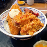 街かど屋 - 揚げ物丼　内容はのり弁当と一緒です