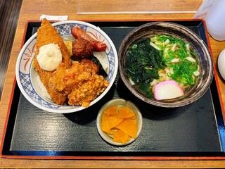 Machikadoya - 丼とミニうどんのサービスランチ