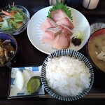 居酒屋 姫咲丸 - 寒ブリ刺と真ダラあら汁