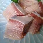 居酒屋 姫咲丸 - 分厚い寒ブリ刺