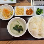 Yakiniku Tokuju - ご飯おかわり無料です。