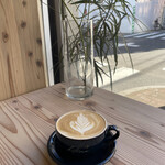 hitoma コーヒーとお酒 - 『自家製プリン生クリームのせ¥600』 『cafe latte¥600』