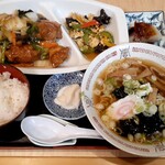 中華飯店　紅蘭 - 鶏のうま煮と半ラーメン＋ライス(780円也) スゴッと思わず声をあげてしまった‥(^-^;