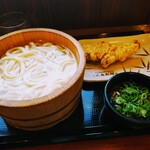 Marugame Seimen - 釜揚げうどん並290円 とり天150円