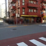 ラーメン二郎 - 食べ終わって一服しながら