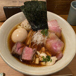 Homemade Ramen 麦苗 - 醤油らあめん¥1,000＋特製トッピング¥500。見た目の調和と個々の具材の美味しさはすごいソリストを揃えた一流のオーケストラの感がある。