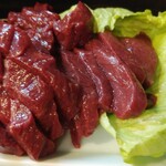 もつ焼 まるい - 馬刺し（ロース・ヒレ）