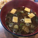 家庭料理居酒屋 よってって - お味噌汁も安心できる味わい！