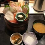 軍ちゃん - 海鮮丼（並）９９０円（税込）