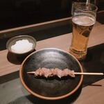 炭火焼鳥串道 - お通し/砂肝/生ビール(一口グラス)