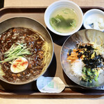 Koriandainingu Richouen - チャジャン麺＋ハーフビビンバセット
