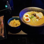 NEXT□ - 肉寿司、シンカキメシ、牡蠣白湯「koeru」 ＋ 燻製玉子トッピング