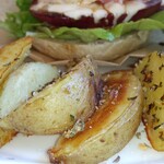 うれしいもの屋 - 赤かぶバーガーポテトセット1250円