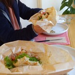 うれしいもの屋 - 赤かぶバーガーポテトセット1250円