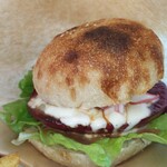 うれしいもの屋 - 赤かぶバーガーポテトセット1250円